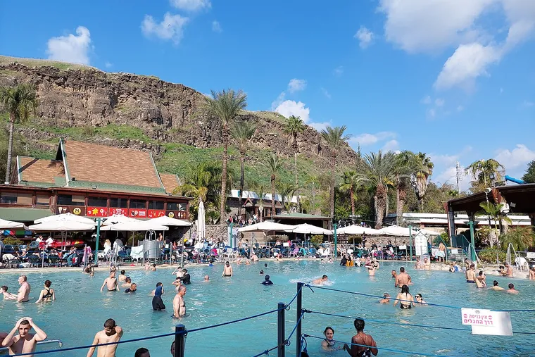 בריכות המים החמים בחמת גדר